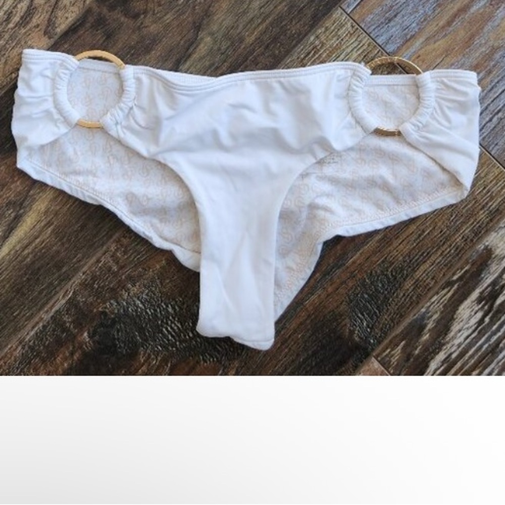 I am in search of these bottoms by VS in M … new with tags or like new